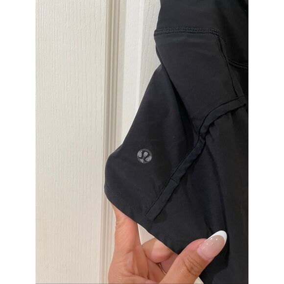 Lululemon women’s black shorts size 6 - Picture 3 of 4
